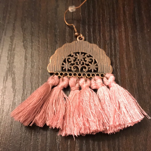 🆕Mauve Boho Fringe Earrings - Picture 4 of 4